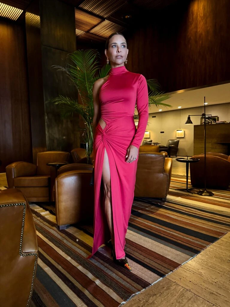 VESTIDO LONGO COM FENDA EM MALHA MAGNA