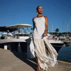 VESTIDO LONGO CHAMPANHE COM FRANJAS E MOVIMENTO - G