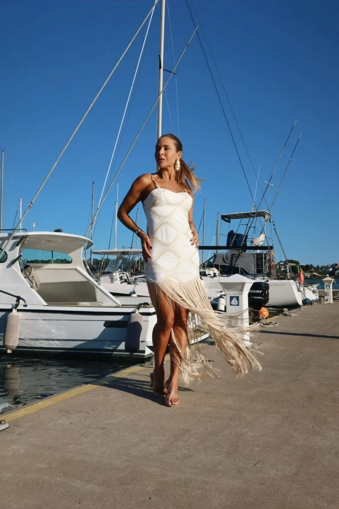 VESTIDO COM FRANJA VENTO DOURADO