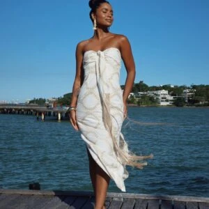 VESTIDO MÍDI TOMARA-QUE-CAIA COM FRANJAS